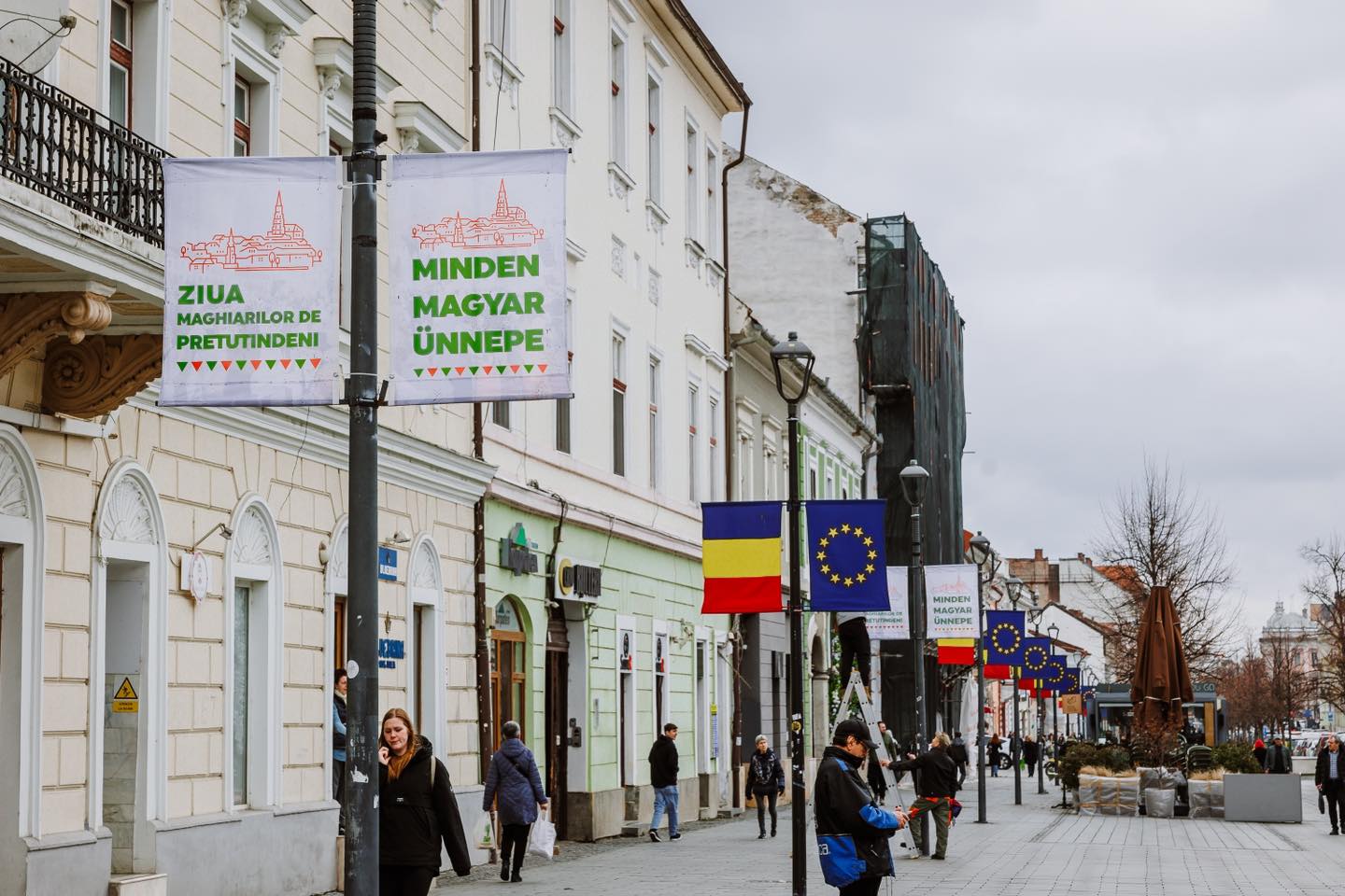 Ziua Maghiarilor de Pretutindeni | La Cluj, Bulevardul Eroilor a fost decorat în roşu, alb şi verde