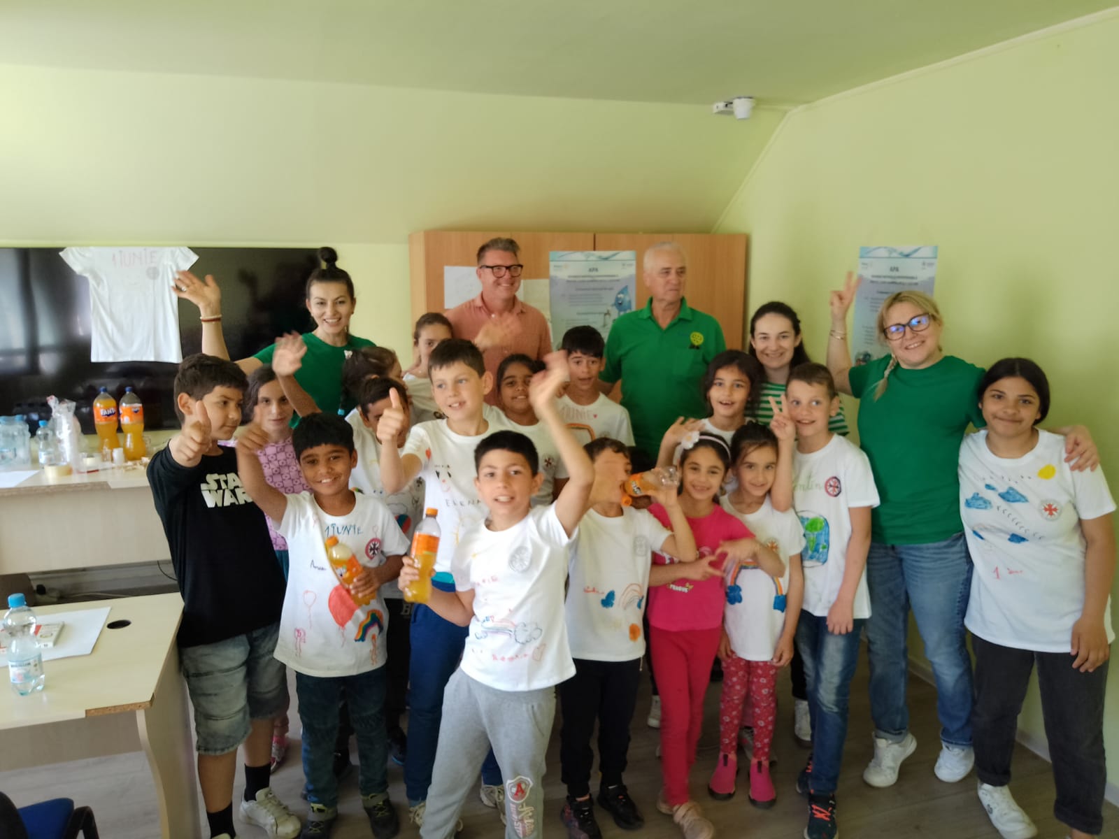 Acțiunea “Dumbrava bucuriei” a adus veselie și bună dispoziție copiilor și bătrânilor institutionalizați la Mănăstirea Dumbrava din județul Alba 